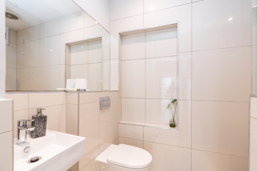 2 Bedroom Property for Sale in Green Point Western Cape